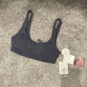 Vuori daily bra in color azure size XXS